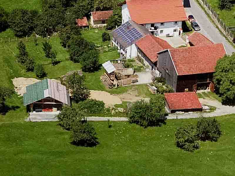 der Schmutzer Hof in Kronwinkel von oben