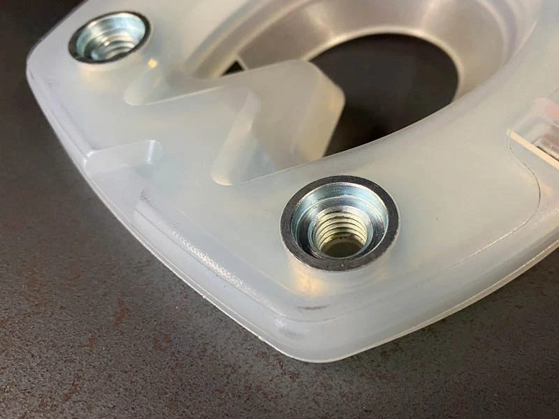 ferratura con fori per i ramponi