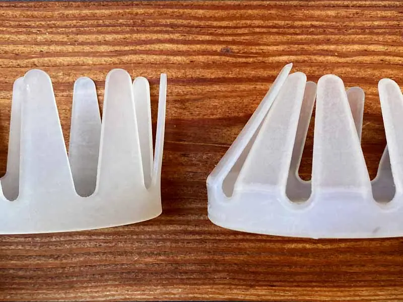 Angle de différents colliers adhésifs Easy et Pro vus de profil.